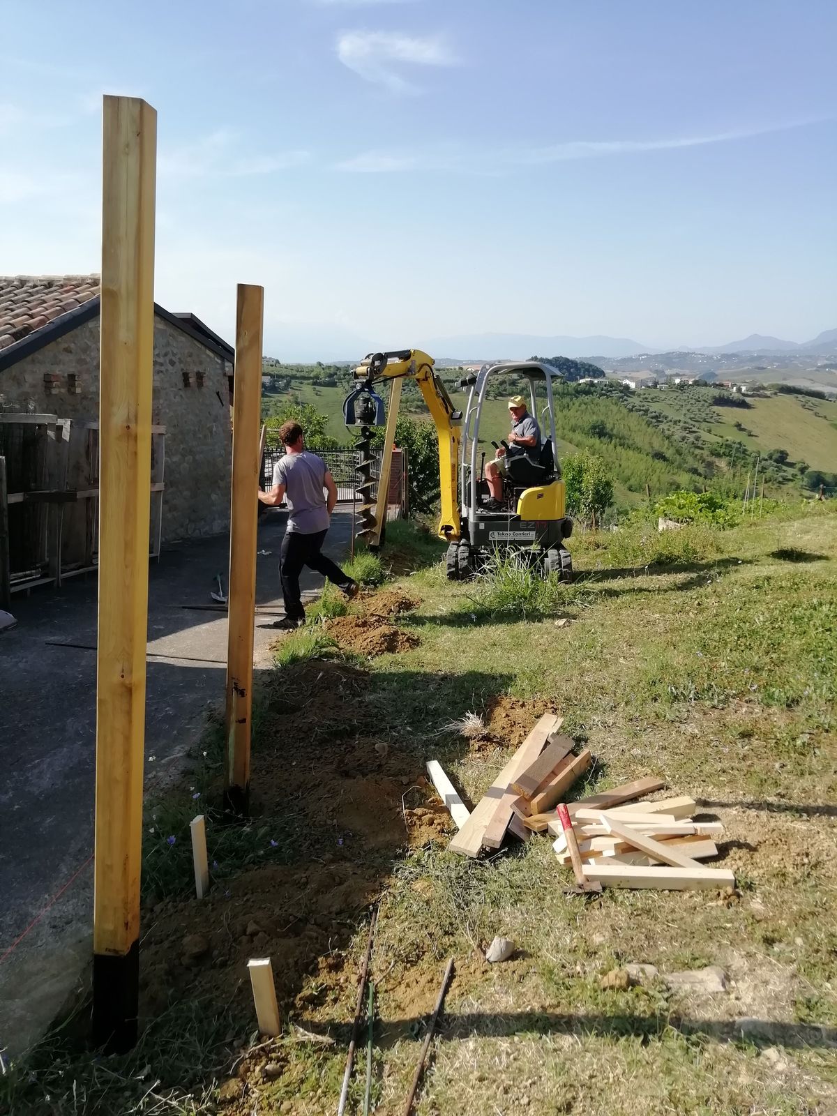 Building a wooden fence in the garden with views of Gran Sasso and the Abruzzo hills